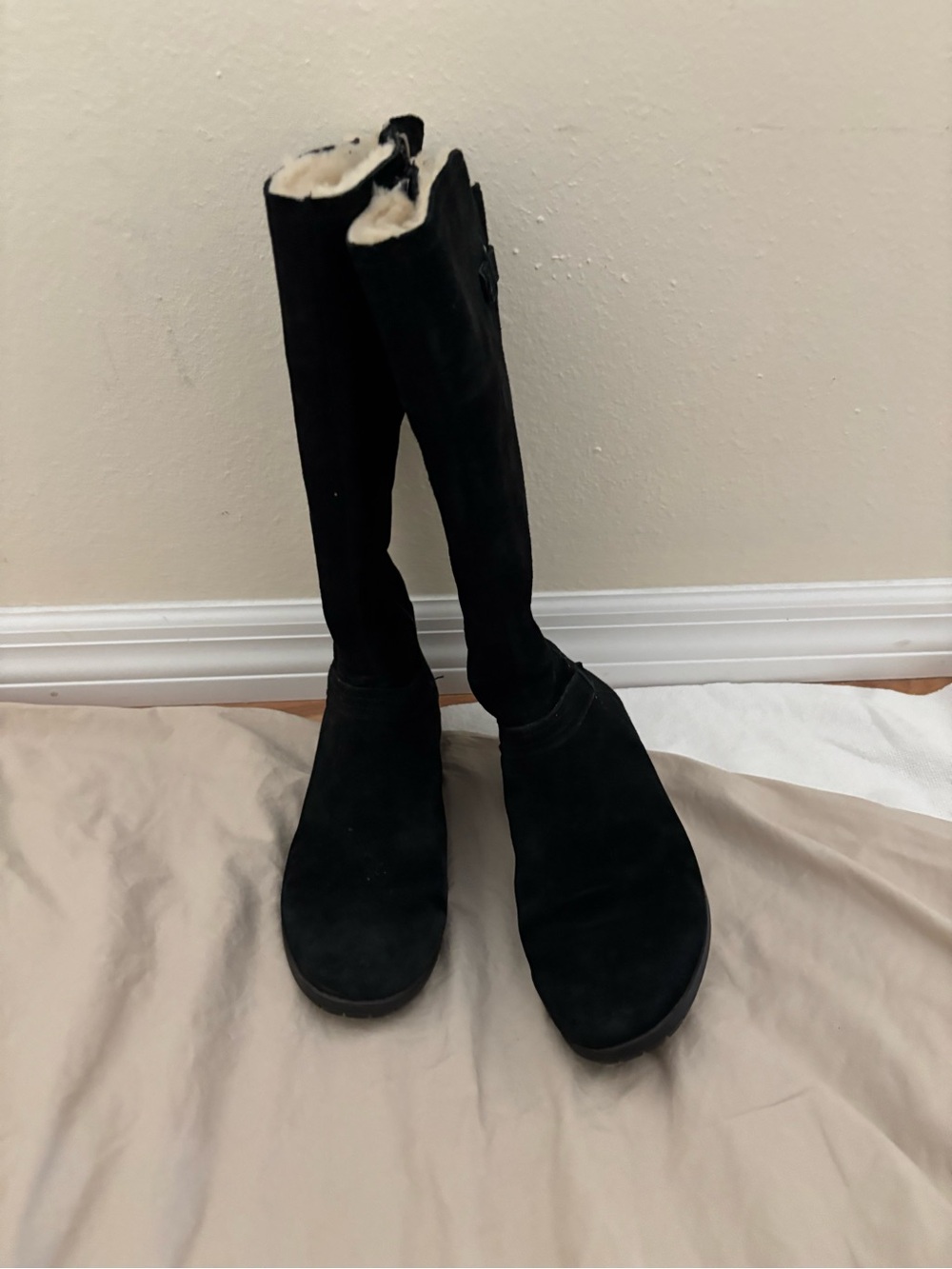 UGG Jillian Riding Boot - Picture 4 of 7